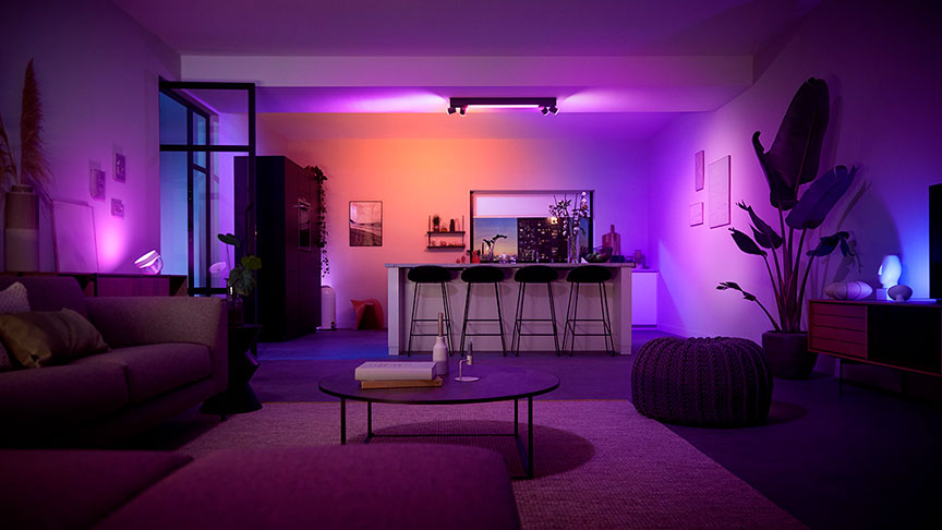 salón iluminado por bombillas wifi inteligentes
