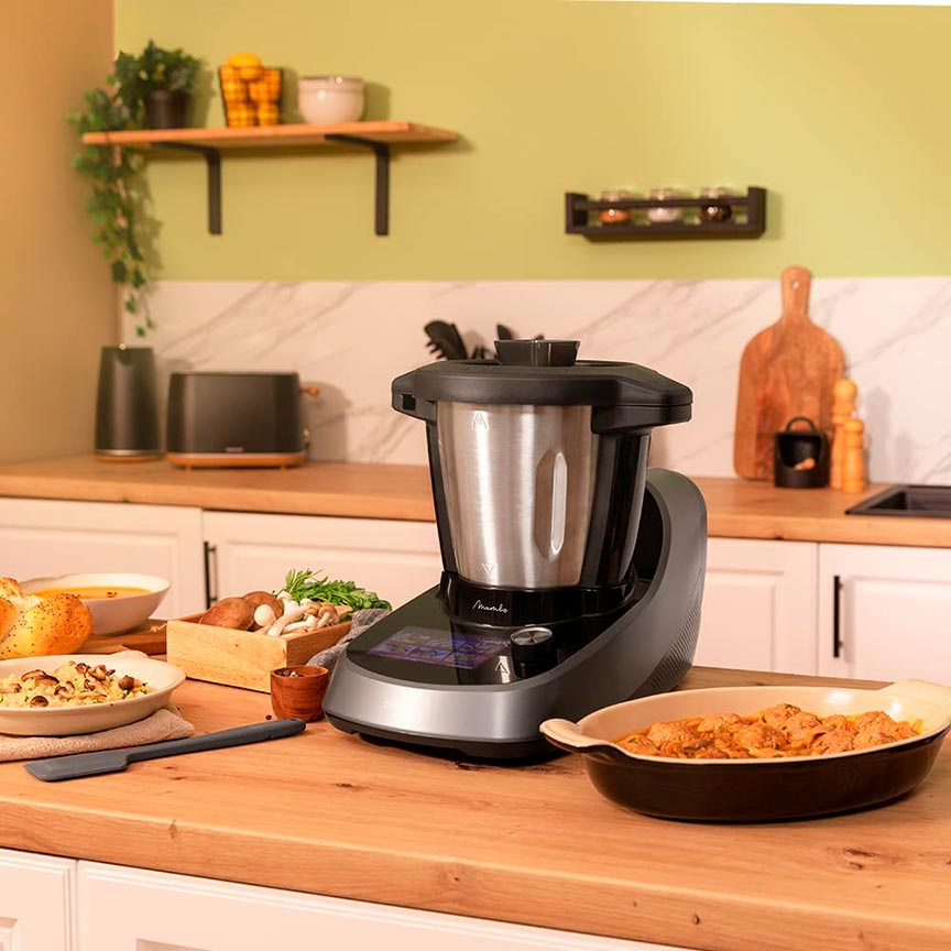 Robot de cocina Cecotec Mambo Touch en la encimera