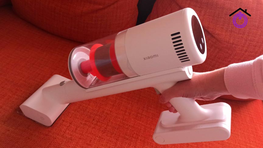 Probando el Xiaomi Mi Vacuum Cleaner G11 en el sofá
