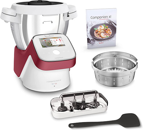 Robot de cocina rojo y blanco con pantalla táctil de la marca Moulinex y algunos de sus accesorios