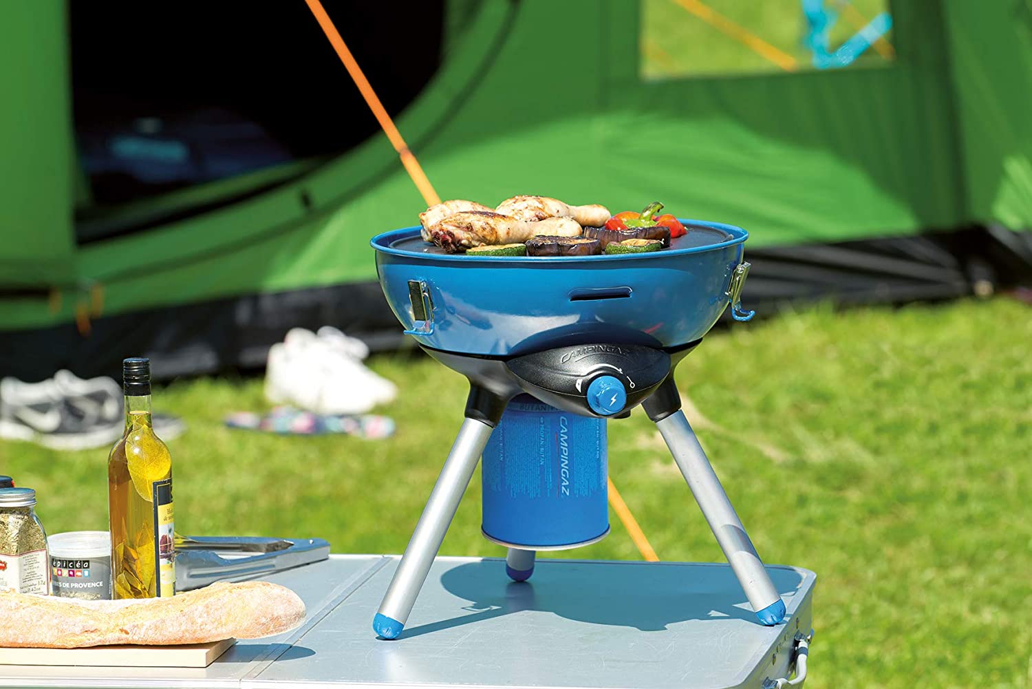 barbacoa portátil en un camping