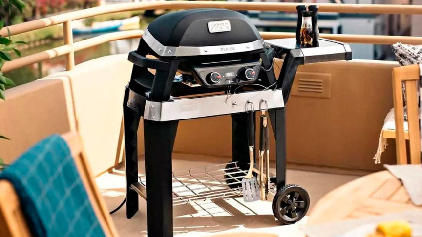 barbacoa Weber eléctrica en la terraza