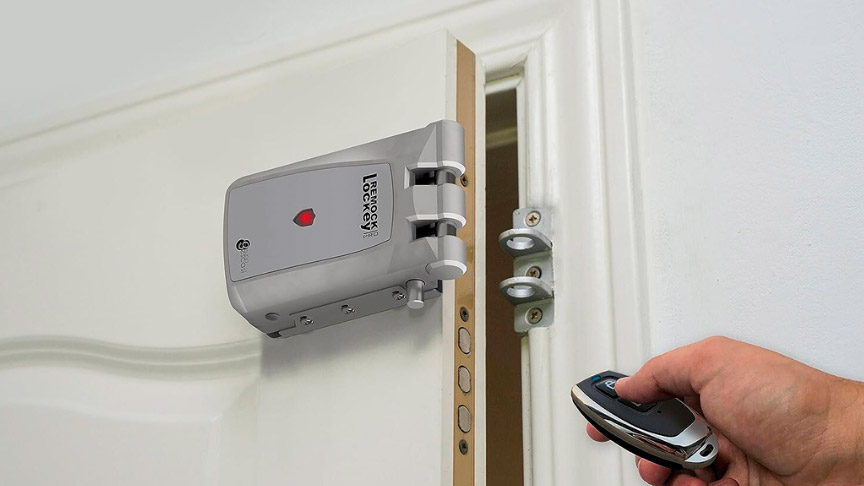 abriendo la cerradura electrónica mediante el mando a distancia