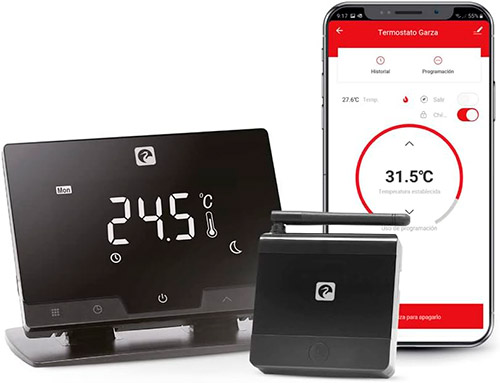 termostato wifi Garza Smart y un smartphone