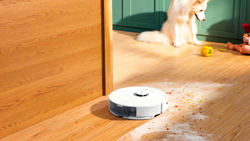 robot aspirado Roborock Q8 Max fregando el suelo de la cocina