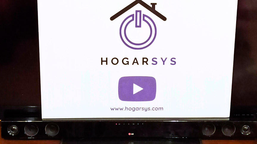 una barra de sonido LG junto al cartel de Hogarsys