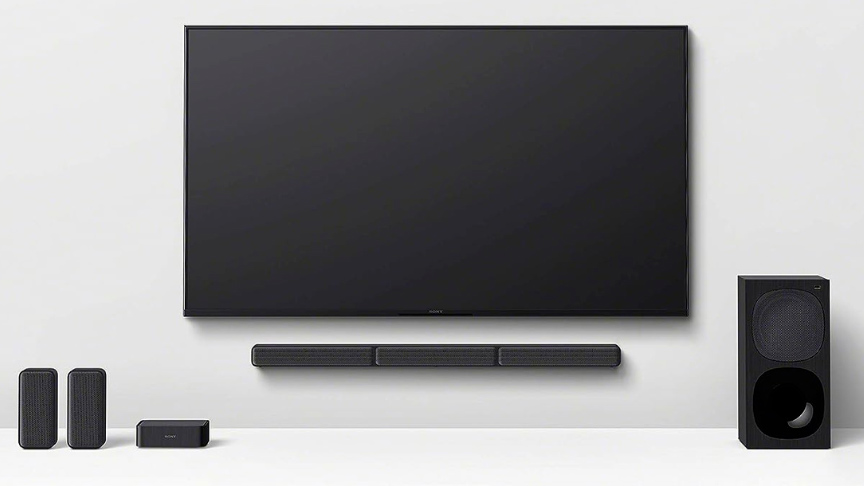 una de las barras de sonido Sony sobre la pared blanca
