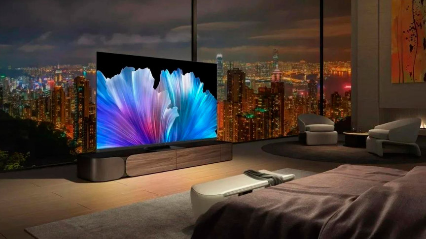 televisión fon formato Dolby Vision IQ en el salón con vistas a la ciudad