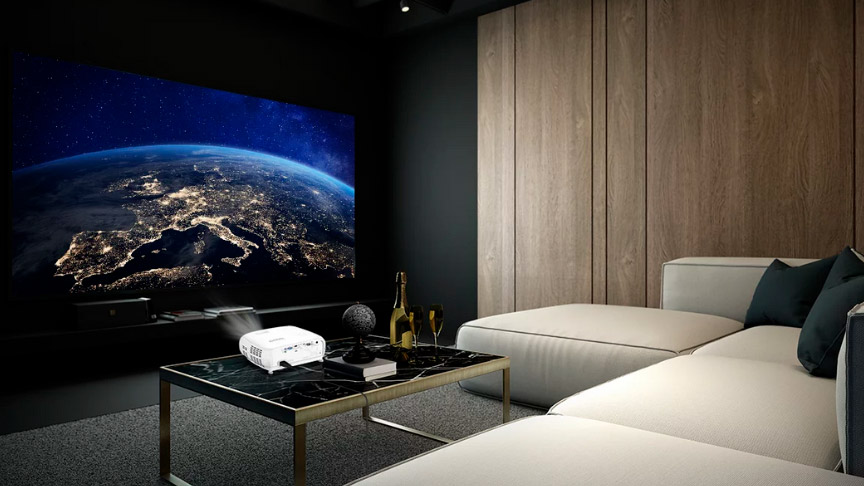 pantalla para proyector en el salón