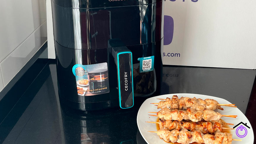 preparando brochetas de pollo con la freidora de aire Cecofry Duoheat 6000