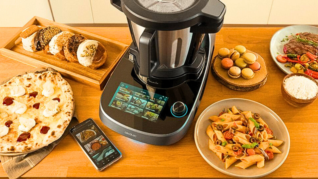 robot de cocina Mambo Cooking de Cecotec rodeado de alimentos