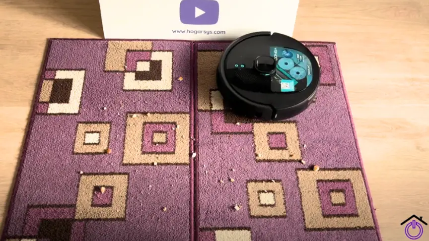 robot aspirador cecotec aspirando alfombra
