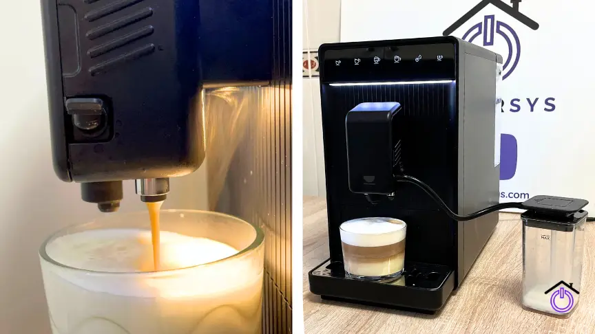 cafetera aura milk dispensando leche y con taza de café