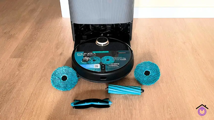 robot aspirador cecotec con accesorios de limpieza