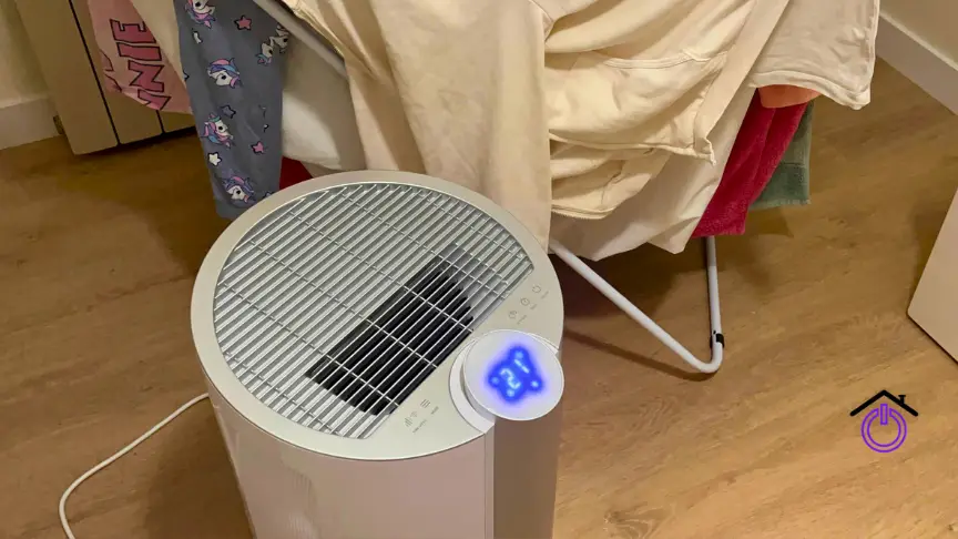 deshumidificador cecotec secando ropa