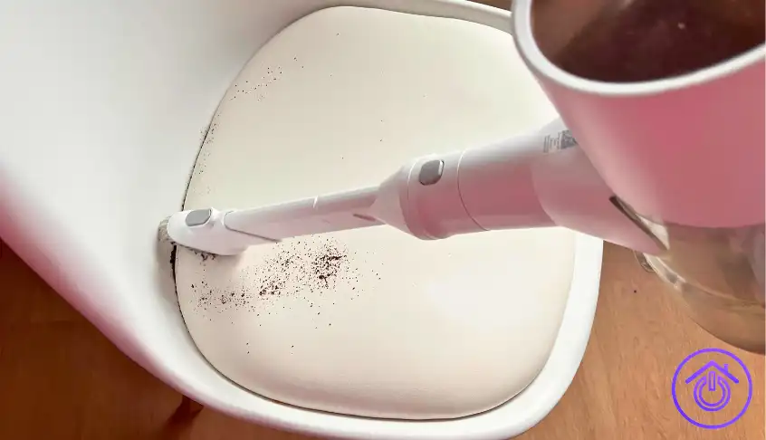 aspirando café como aspiradora de mano
