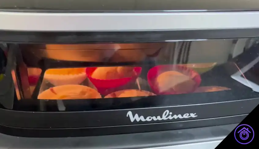 ventana freidora de aire con magdalenas