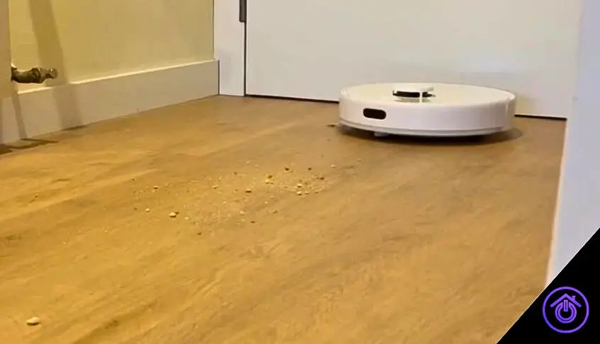 robot aspirador dreame d10 aspirando