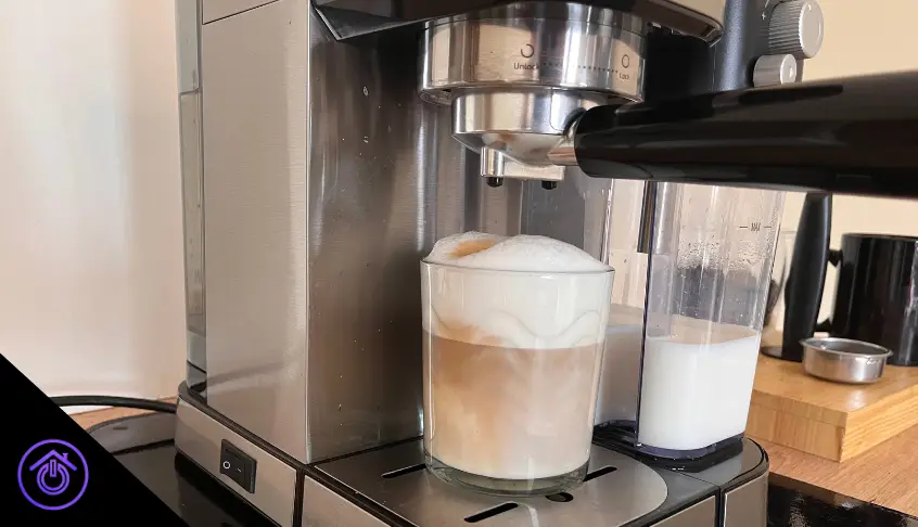 power expresso 20 cream preparando un capuchino en las pruebas de hogarsys
