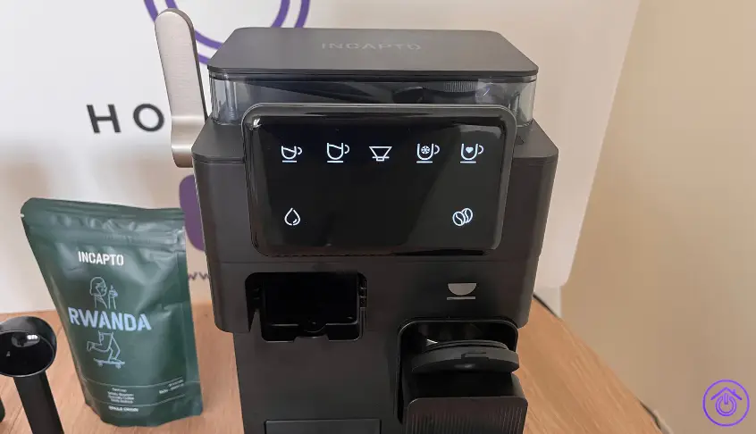 pantalla con iconos encendidos cafetera incapto