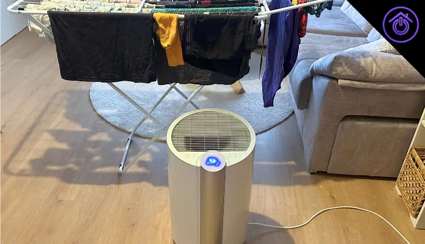 deshumidificador cecotec secando ropa
