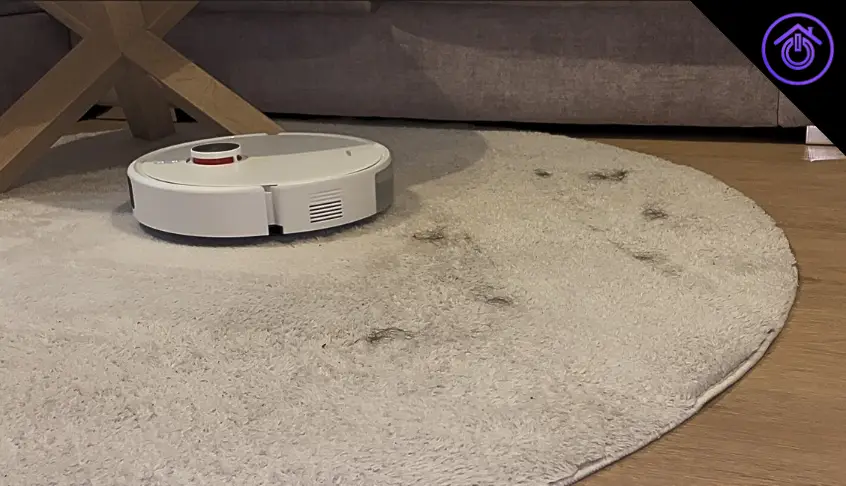 robot aspirador xiaomi aspirando pelo en alfombra