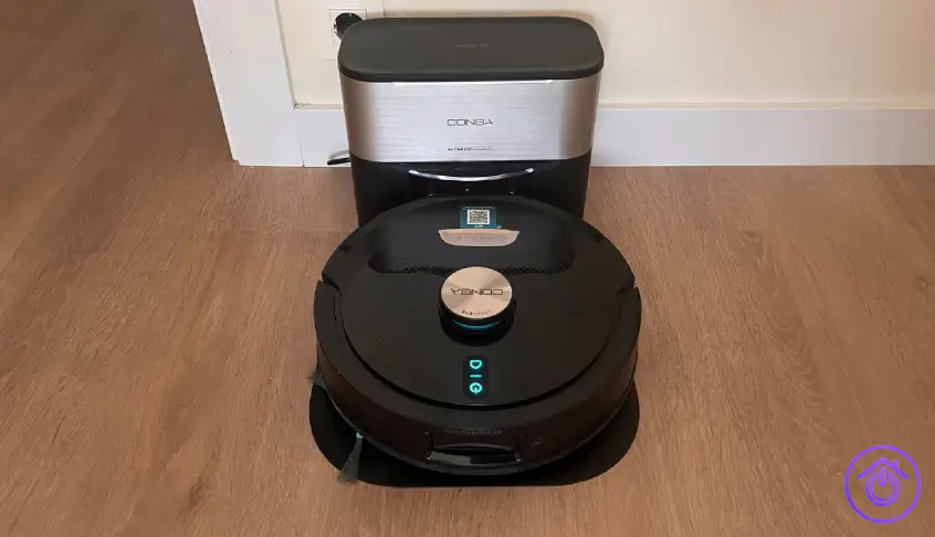 robot conga y100 en su base